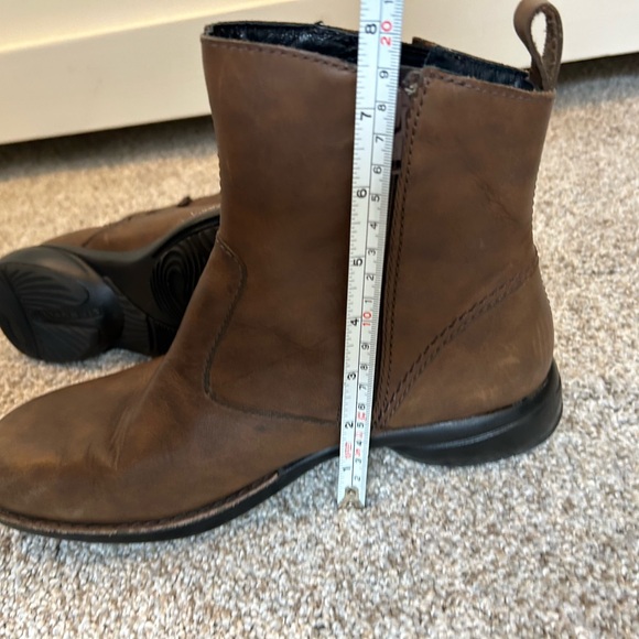 Merrell ankle boots. Brown, size 9 - Picture 5 of 7